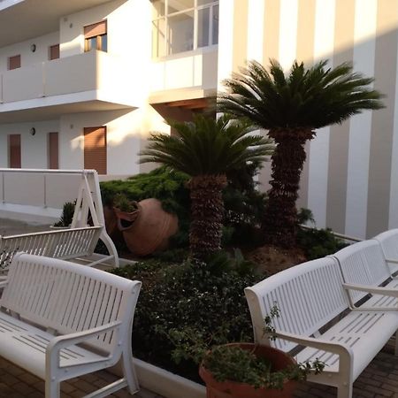 Claudia Residence Alba Adriatica Bagian luar foto