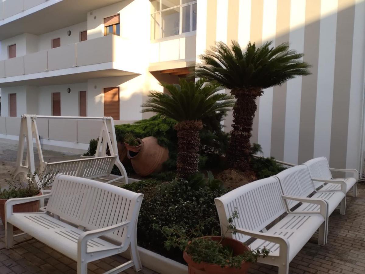 Claudia Residence Alba Adriatica Bagian luar foto