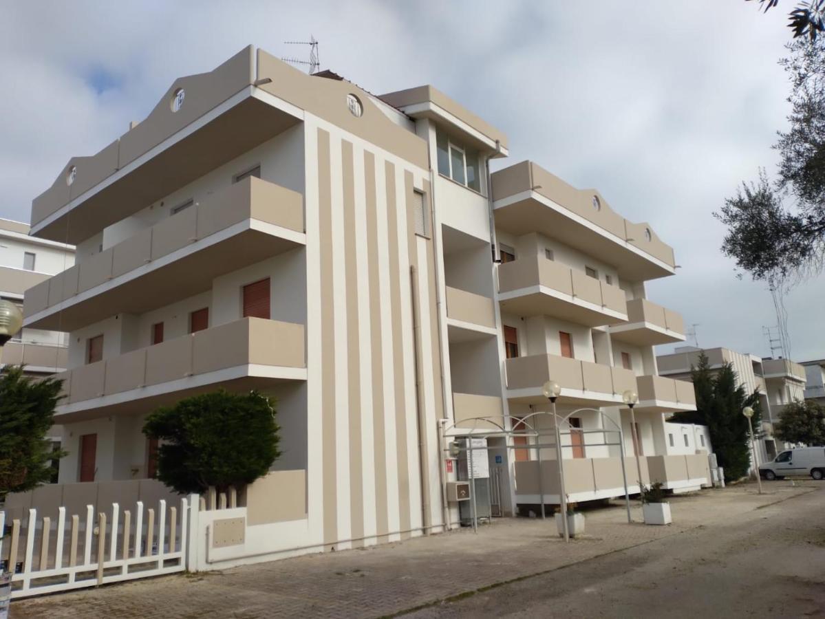 Claudia Residence Alba Adriatica Bagian luar foto